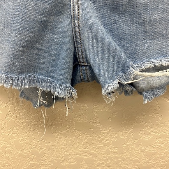 Levi’s High Rise Shorts 29 Light Wash Cutoffs - Picture 3 of 6